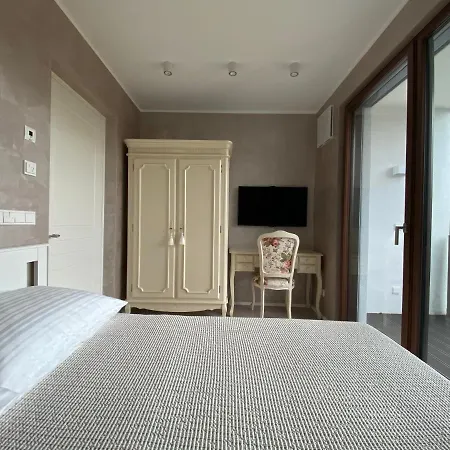Collina 4*